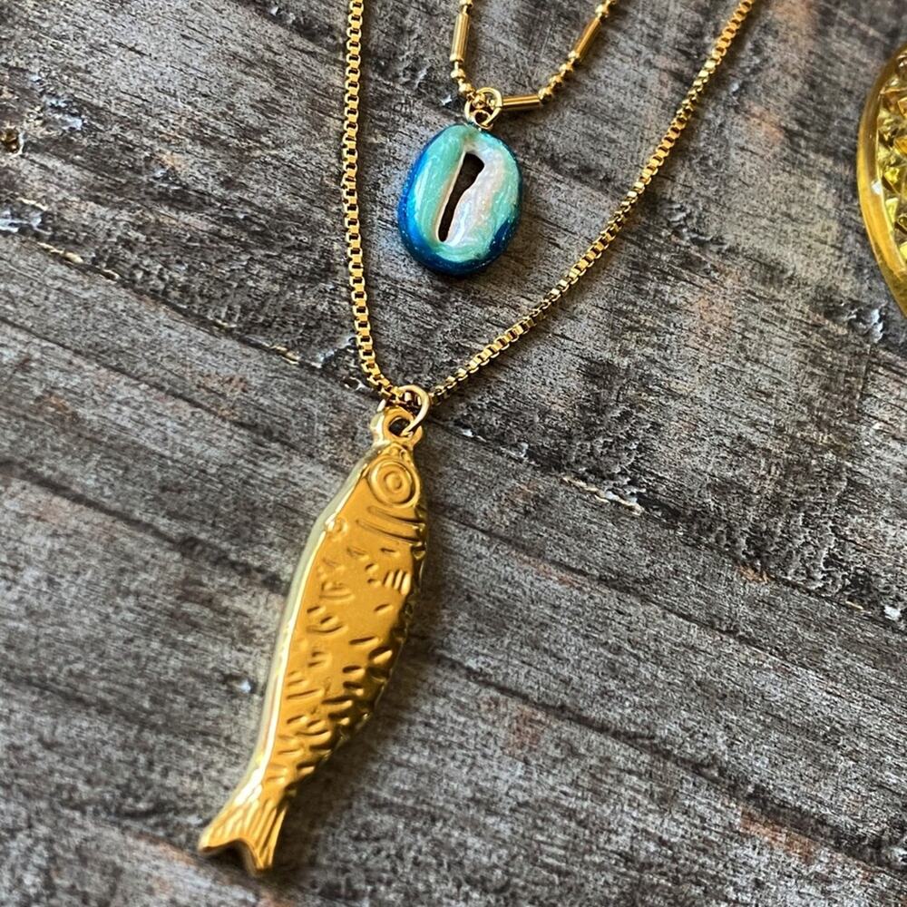 NEW Golden Fish & Shell Layering Necklace Set - Picture 5 of 11
